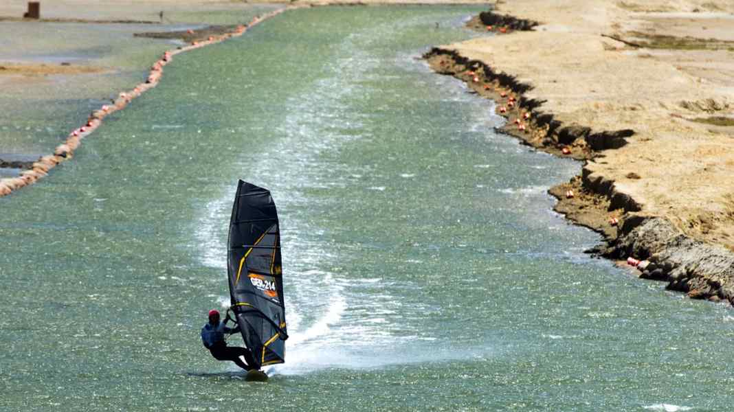 Speed surfing: Lüderitz Speed Challenge 2023 - will the world record be broken this year?