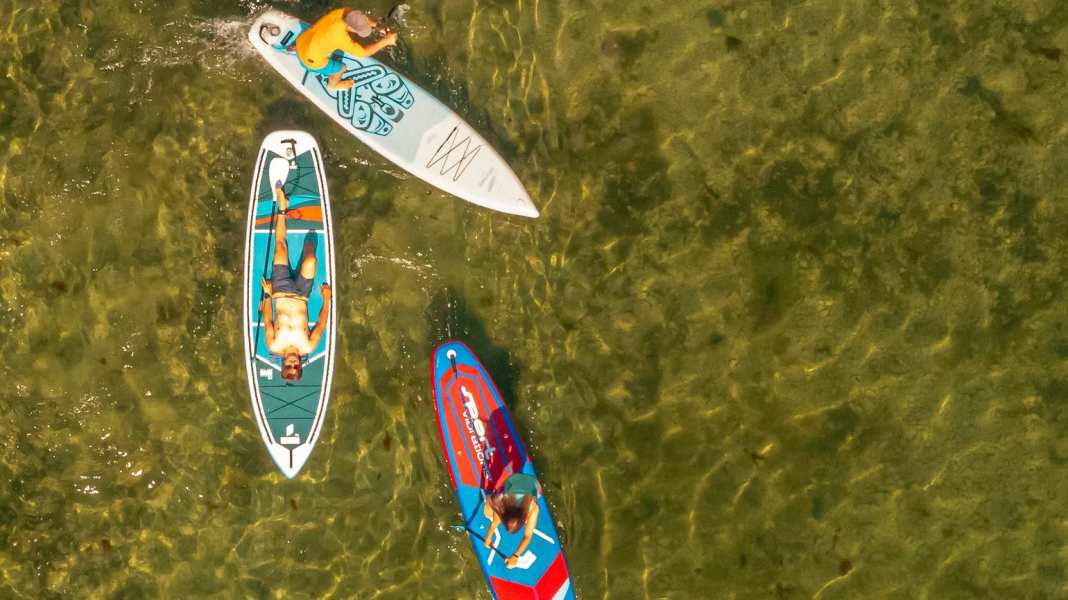 Sommer-Paddeln: Die 9 wichtigsten SUP-Tipps bei Hitze