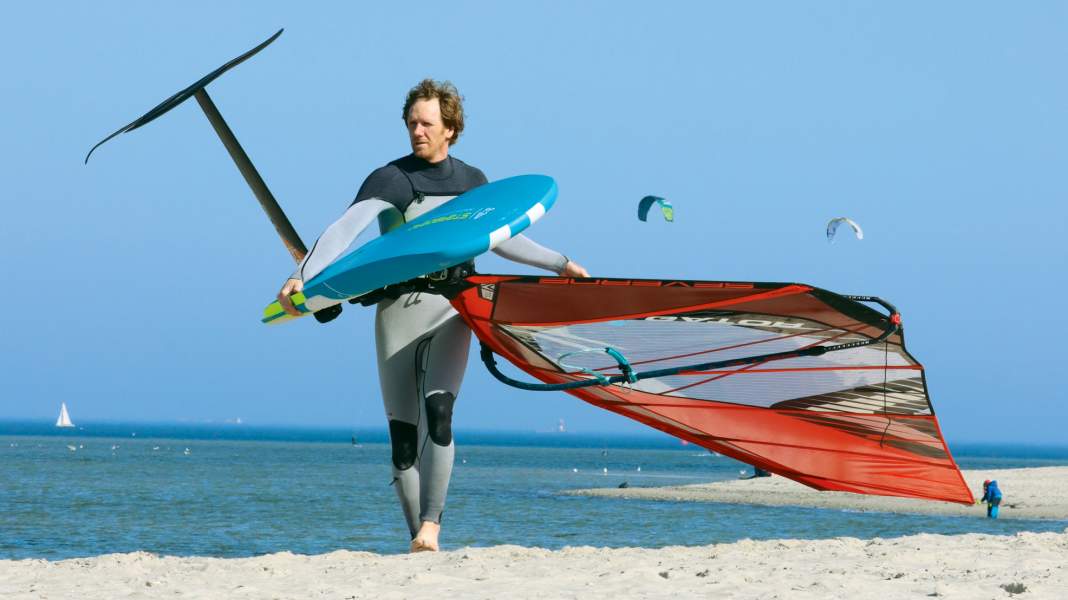 Foil Basics: Materialhandling an Land und die ersten Starts auf dem Foil