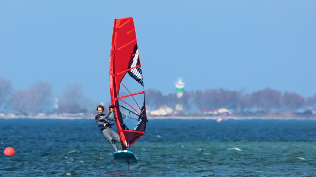 Foil Basics: Kontrolliert fliegen, Material tunen & sicher halsen auf dem Foil