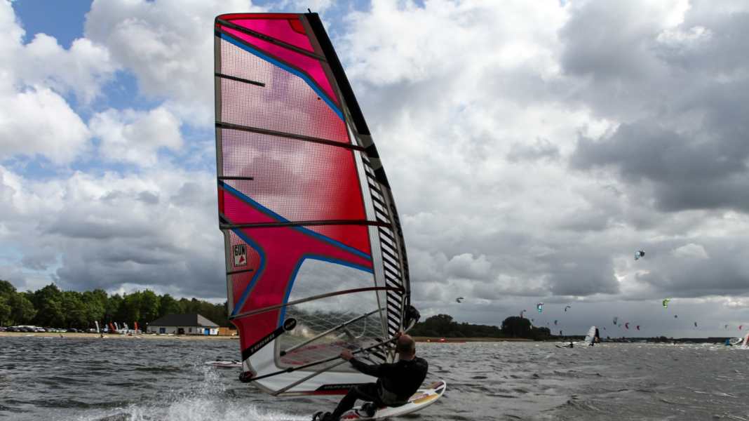 Netherlands: Veluwemeer - top spot for windsurfing beginners