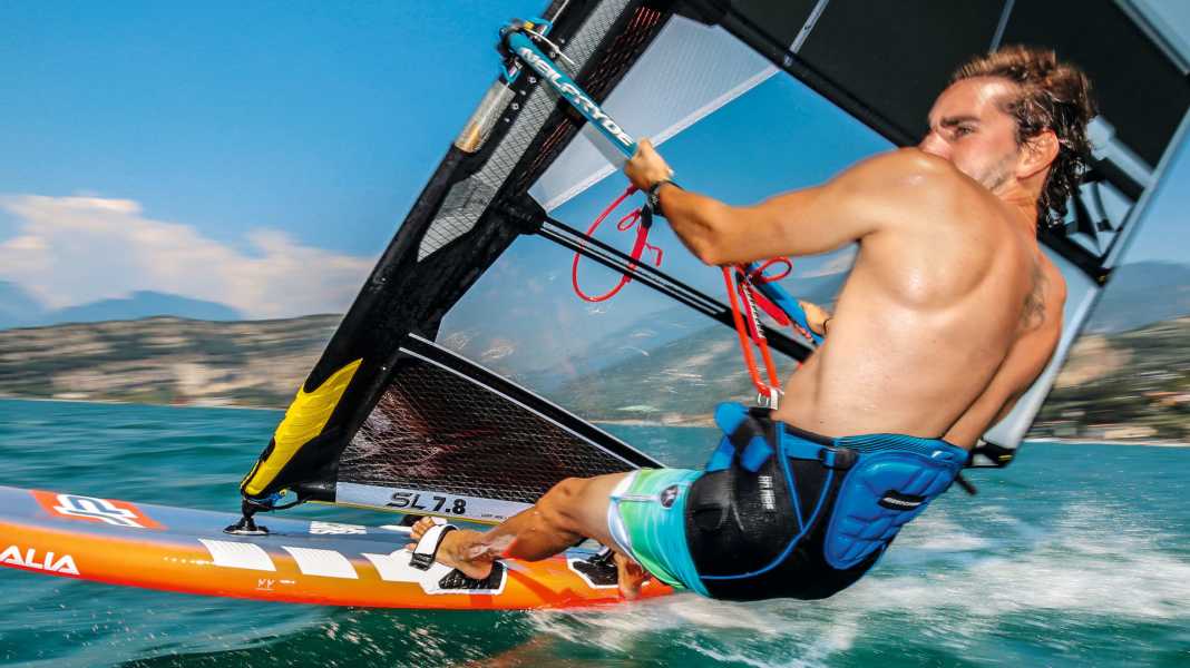 Test 2019: Die besten Windsurf- Sitztrapeze im Überblick