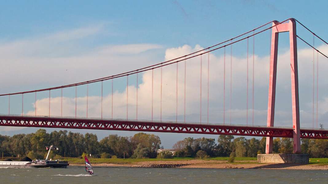 Deutschland: Surfen auf dem Rhein