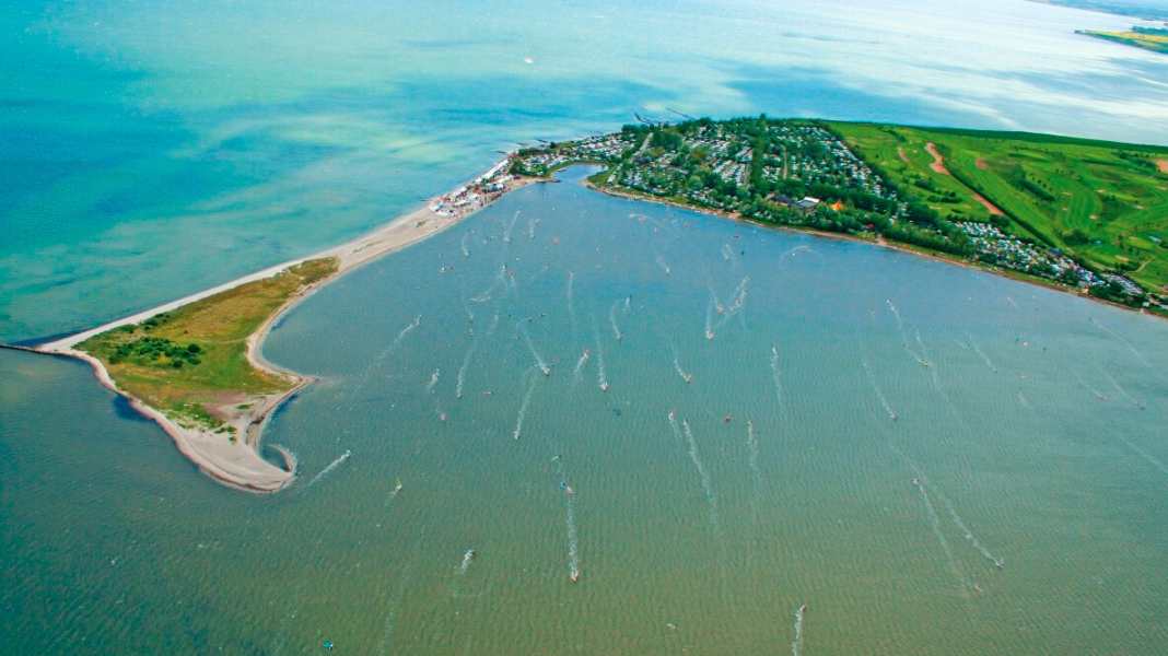 The best spots for windsurfing beginners