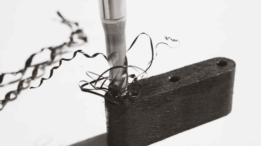 Workshop: So reparierst du ausgerissene Fußschlaufen-Plugs