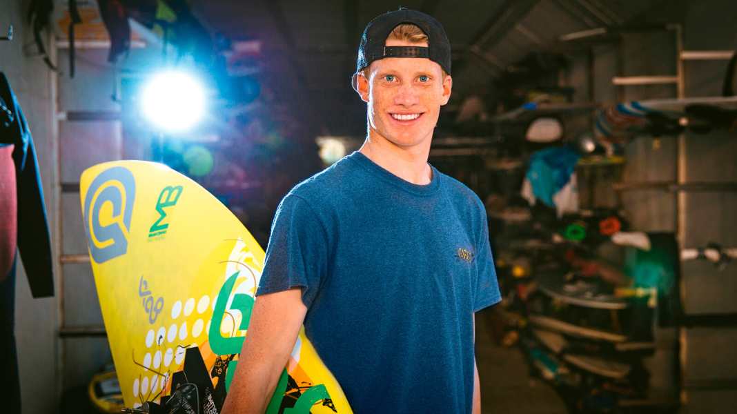 Who is Julian Salmonn?