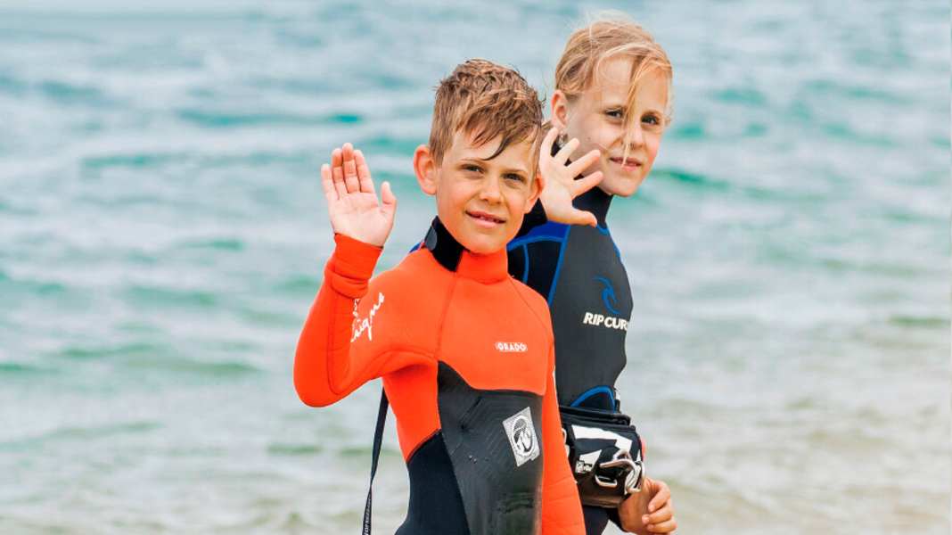 Test: 12 Neoprenanzüge für Kinder