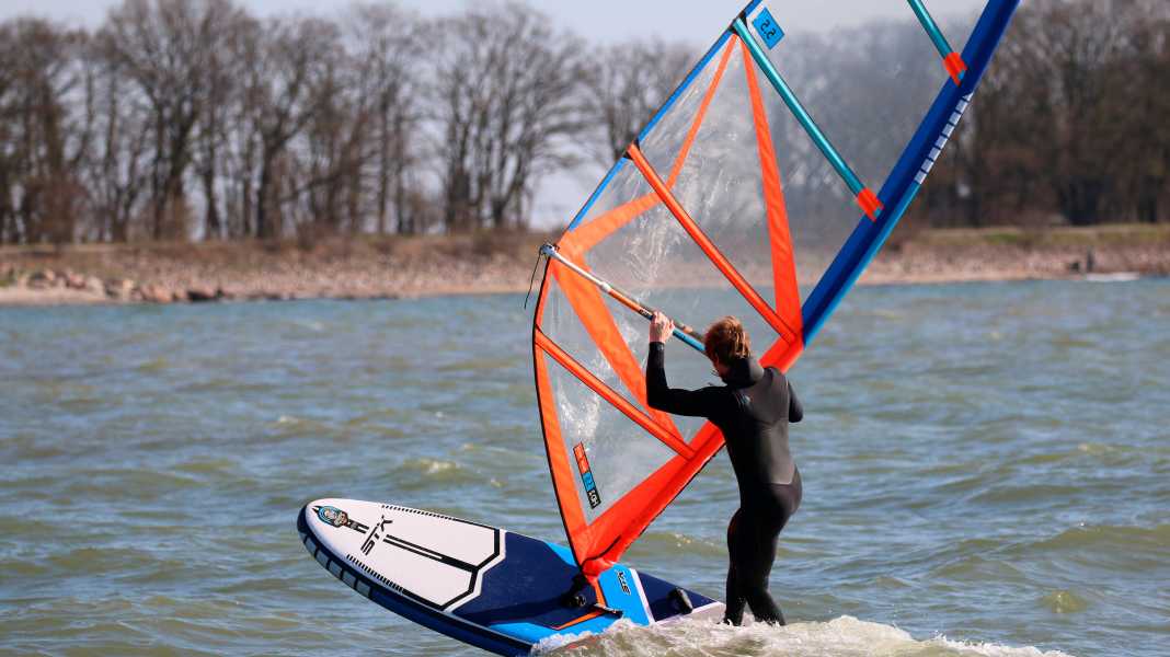 Test: WindSUP & Komplettriggs von STX zum kleinen Preis