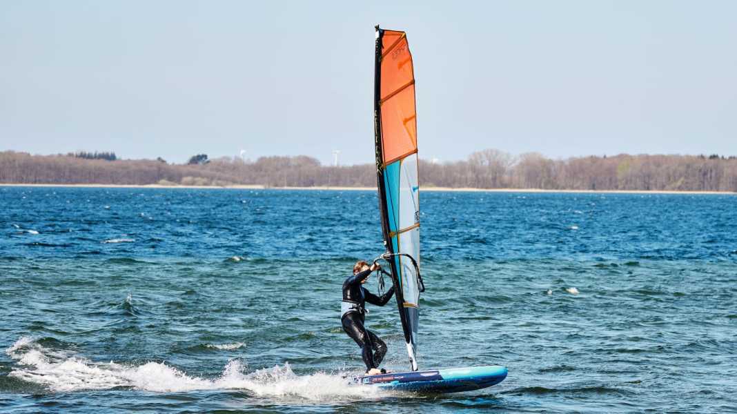 Test: Neues Aufblas-Funboard von STX