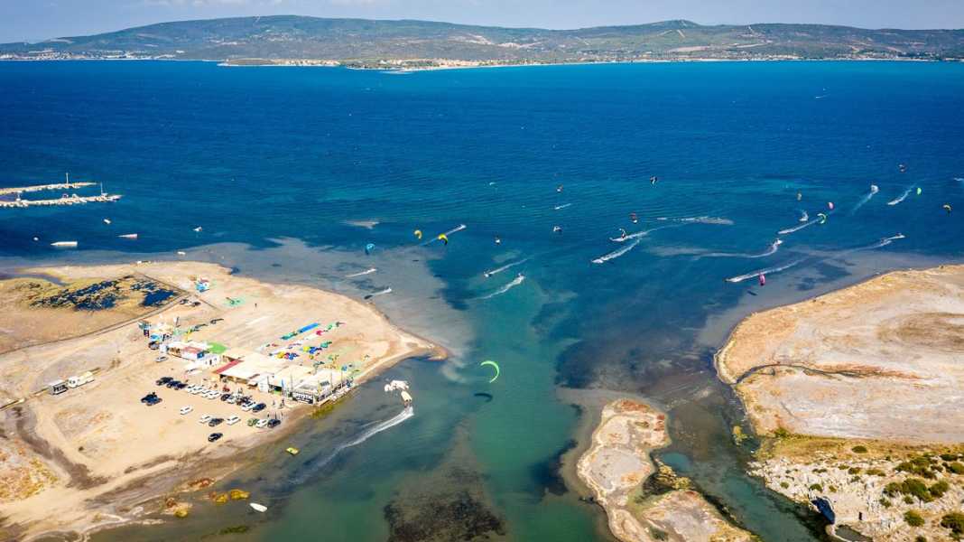 Urla Gülbahce: Neues Ziel für Wingfoiler mit Flachwasser und Meltemi