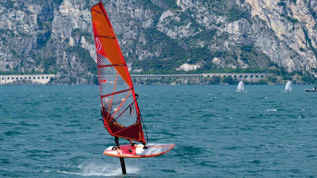 Windfoil, Wing, SUP: Crossoverboard Naish Hover in test