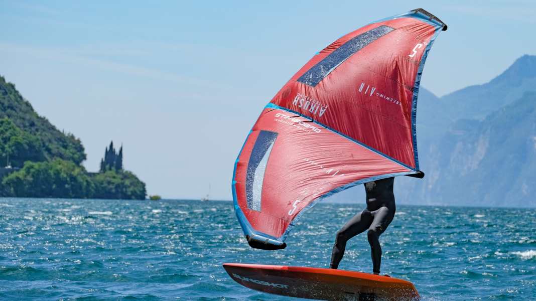 Windfoil, Wing, SUP: Crossoverboard Slingshot Shred Sled in test