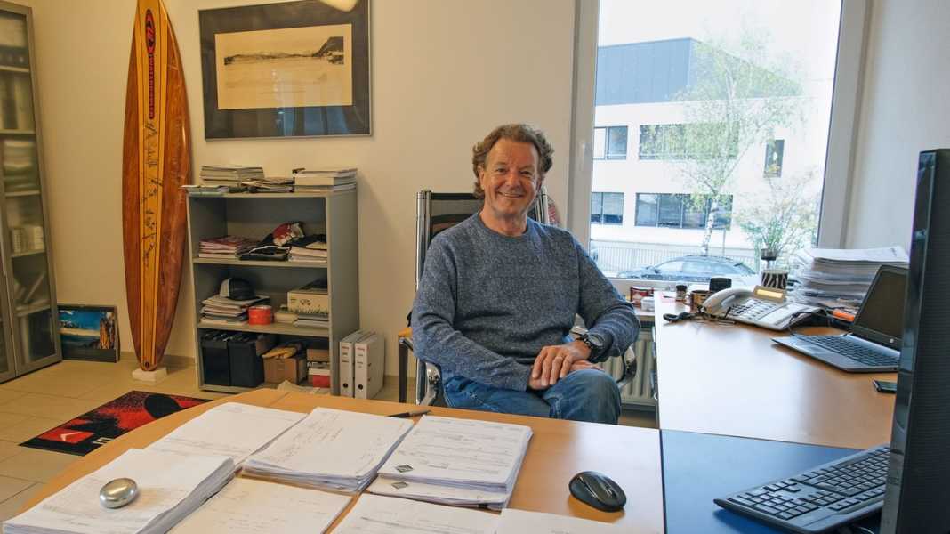Florian Brunner: Leben zwischen Businessanzug und Boardshorts
