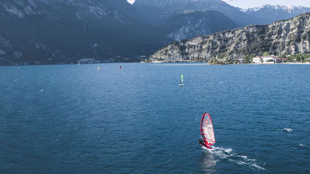 SURF Place to be: Garda Trentino - Die (Anziehungs-)Kraft des Wassers