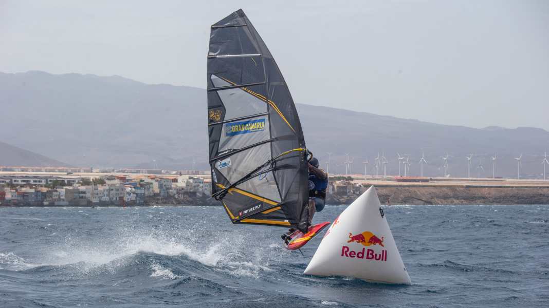 PWA World Cup: Finn and foil separated again in 2024 - Finn slalom with beach start and obstacles