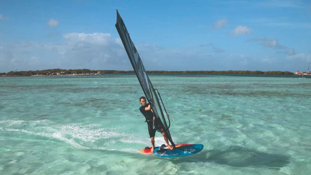 Freestyle Basics: Ducking the sail – the duck tack and switch heli tack as warm-up exercises