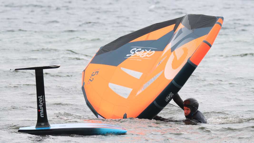Safety: Wings without a leash? How to reach your board with the wing