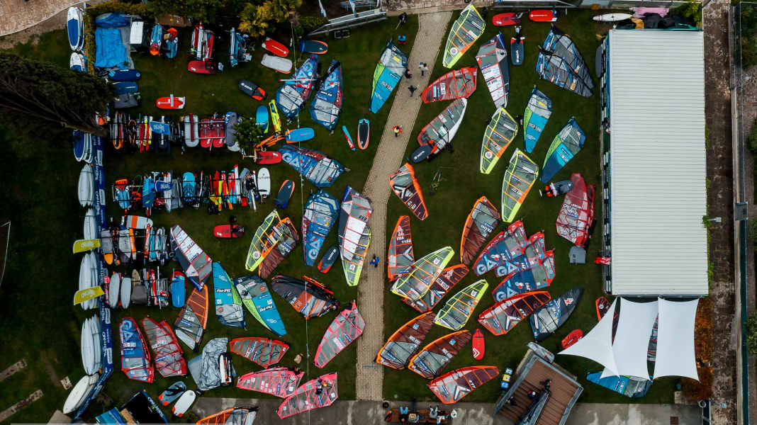 PWA World Cup Gardasee: Langes Warten auf die Ora – nach kurzem, morgendlichen Racing an Tag 3