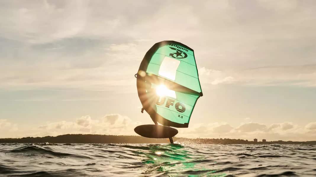 Learn to wingsurf: The right board, preliminary exercises & first start