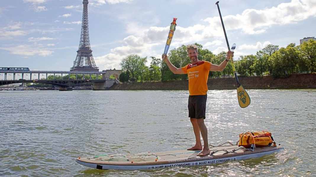 From London to Paris: the "Plastic Soup Surfer" has arrived at the Eiffel Tower