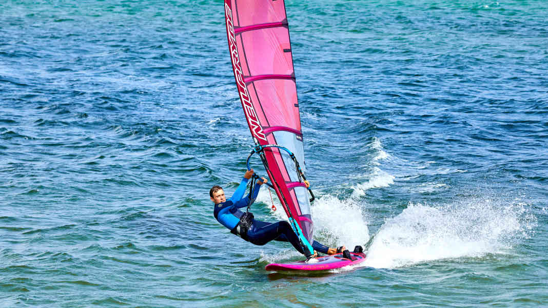 Windsurf-Fahrtechnik: So vermeidest du den Spinout