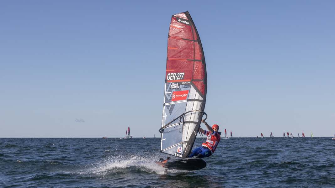 World Cup: Michele Becker takes a break from windsurfing