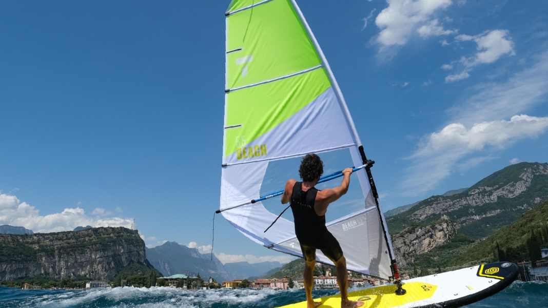 Test: Das sind die besten Segel für Windsurf-Aufsteiger