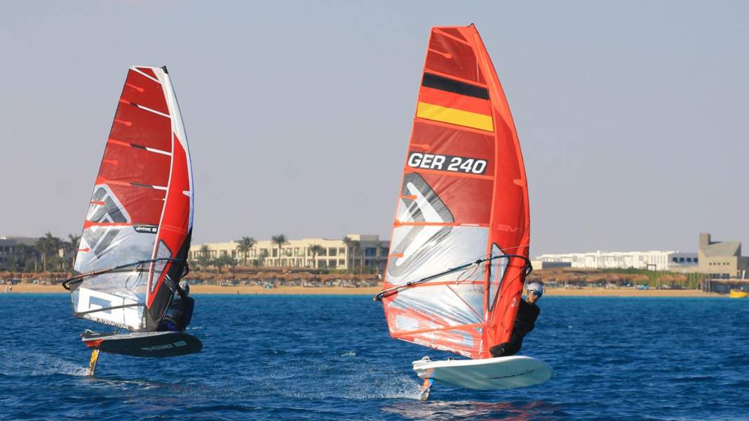 Transition coaching: Targeted iQFOiL training at Vincent Langer's Kids Camp