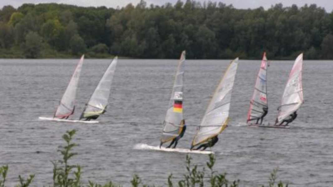 Lake Zülpich: Tandem windsurfers gather for the Fred Ostermann Cup