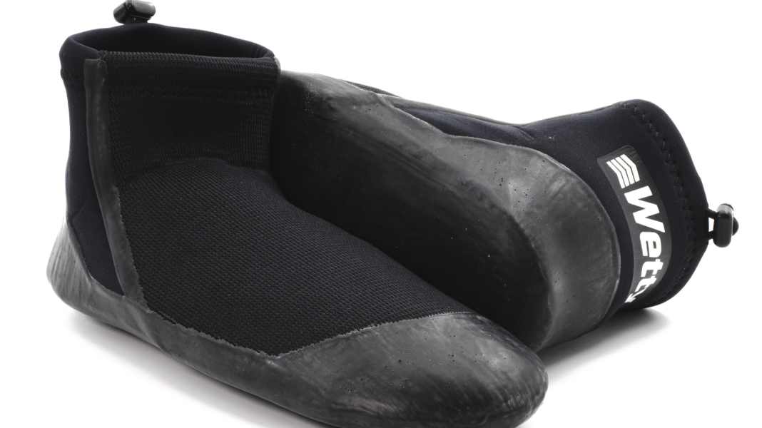 Wetty Reef booties: summer surf shoes with a barefoot feel