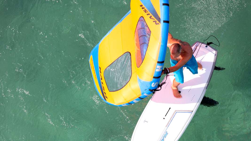 Wingsurfen, SUPen, Windfoilen – das Naish Hover Crossover im Test