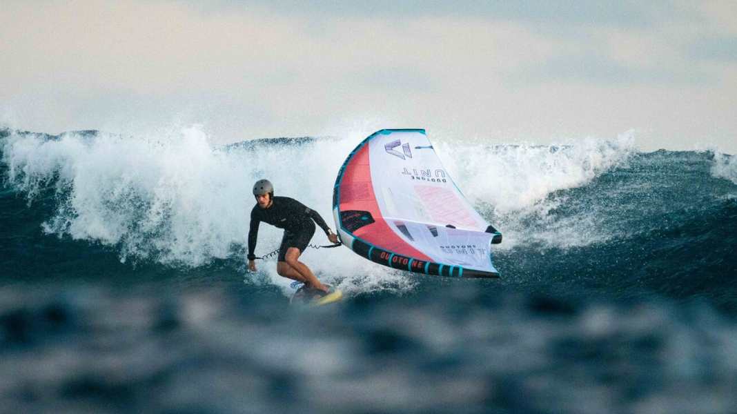 Wingsurfing in the wave - the big guide for beginners