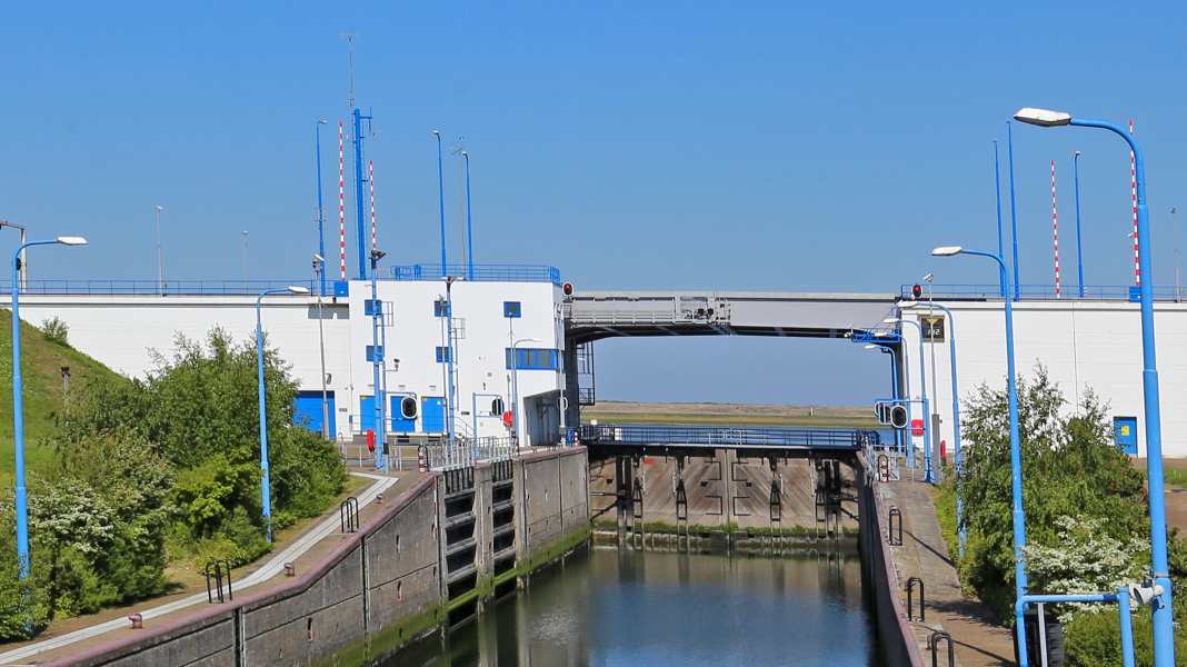 Trafic de migrants à bord d'un voilier : terminus à l'écluse