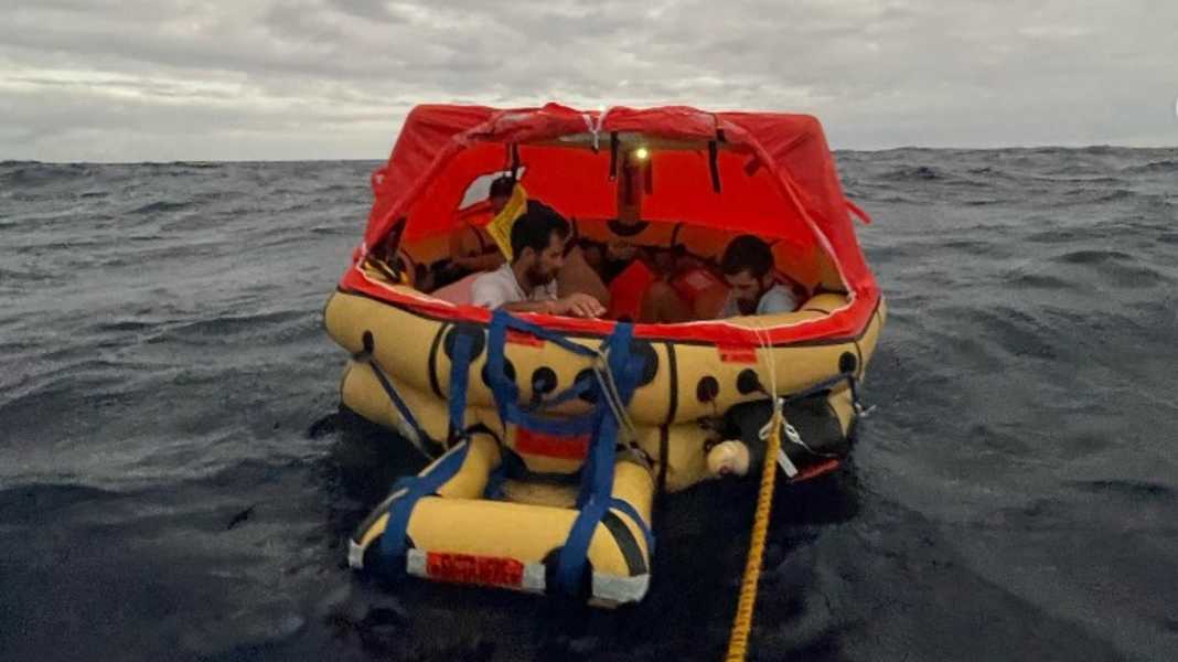 In pericolo: yacht affonda in 18 minuti dopo la collisione con una balena