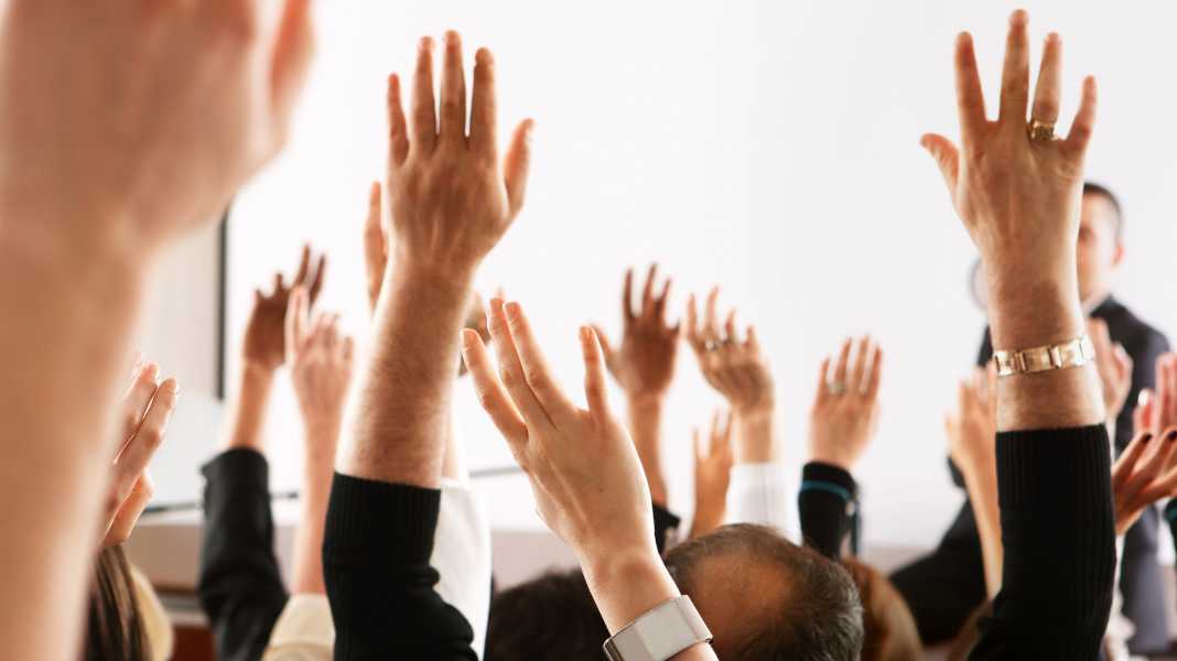 Glosse Wolffs Revier: Kabbelwasser im Clubhaus bei der Mitgliederversammlung