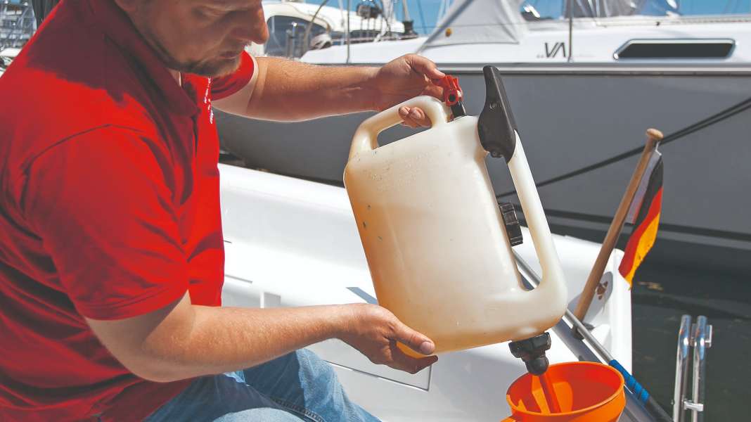 Guide: Drip-free refuelling - tips on pumps and canisters on board