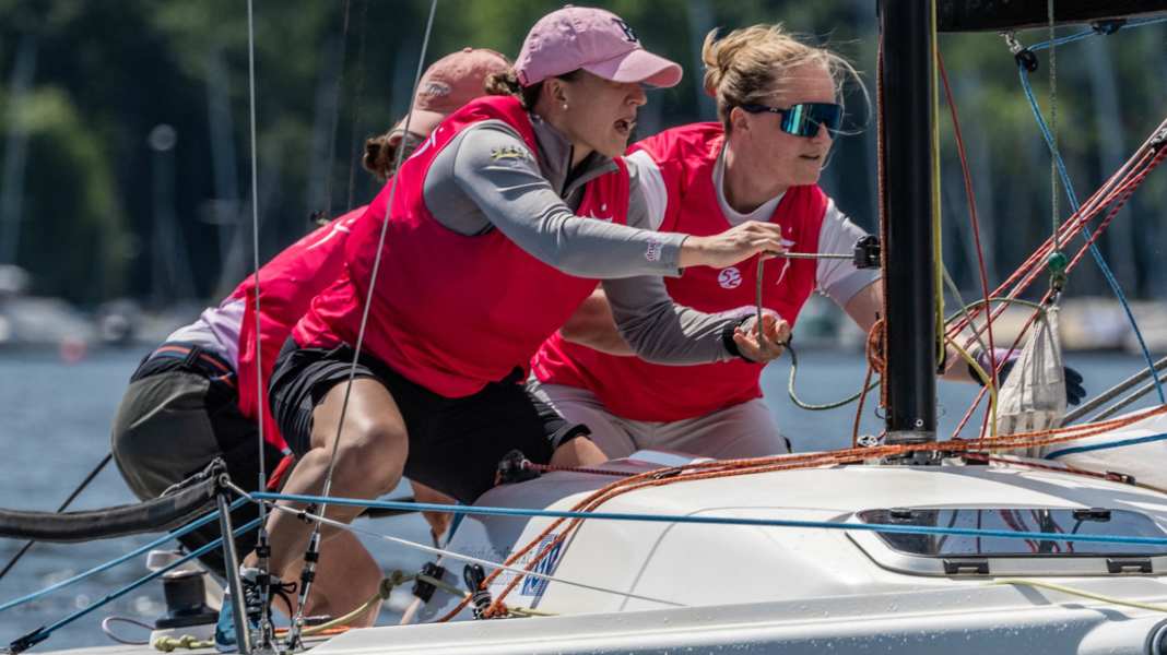 Étude internationale : l'égalité des femmes dans la voile stagne