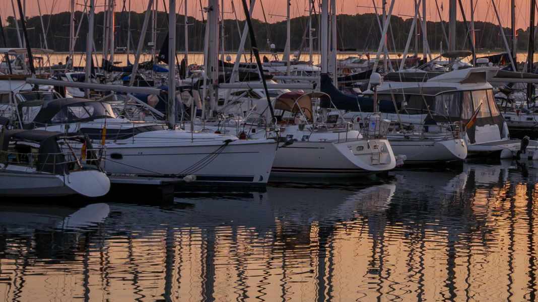 Ostsee-Häfen 2026: Hier finden Segler jetzt noch freie Liegeplätze