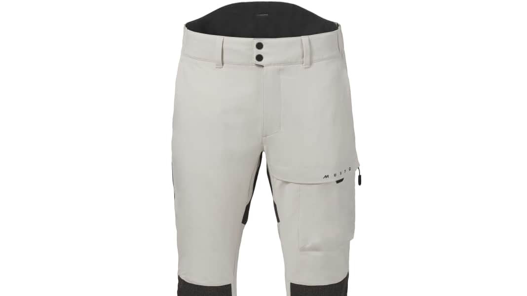Vêtements fonctionnels : pantalon de voile polyvalent de Musto
