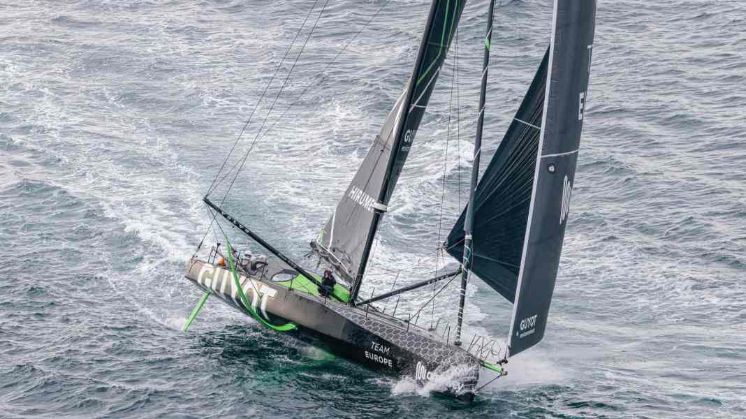 The Ocean Race: Mast breakage at Guyot Environnement - Team Europe!