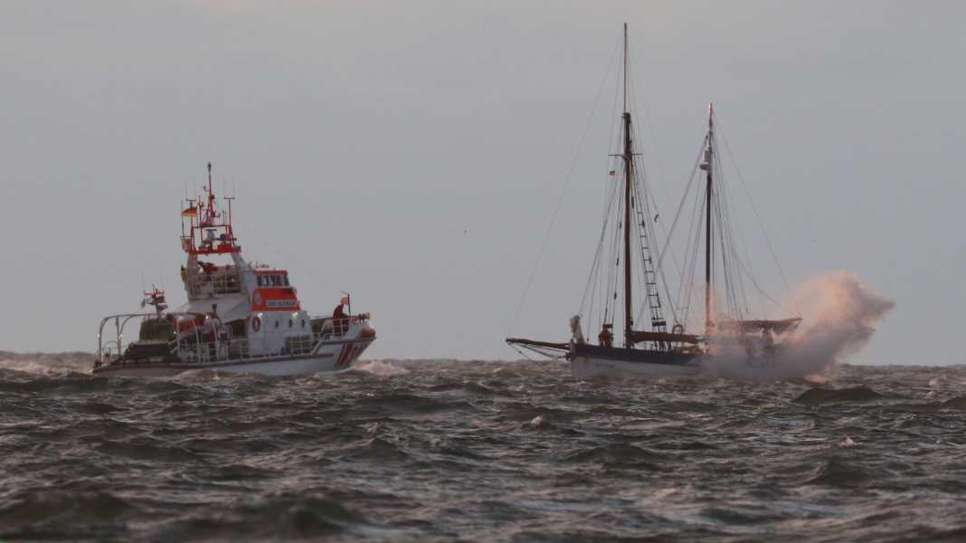 Seenot: Familie vor Norderney aus Lebensgefahr befreit