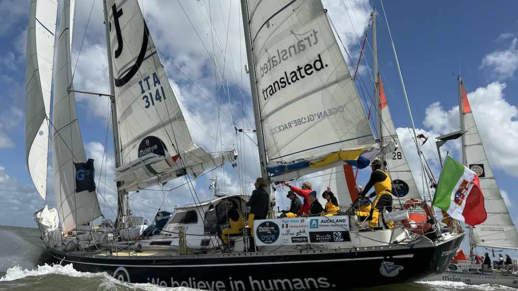 Ocean Globe Race: Wassereinbruch auf „Translated 9” zwingt die Crew zur Aufgabe