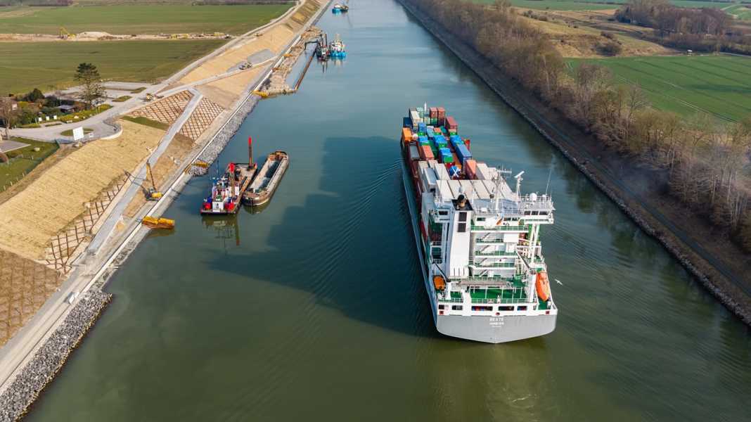 Kiel Canal: Expansion - First part of the eastern section opened