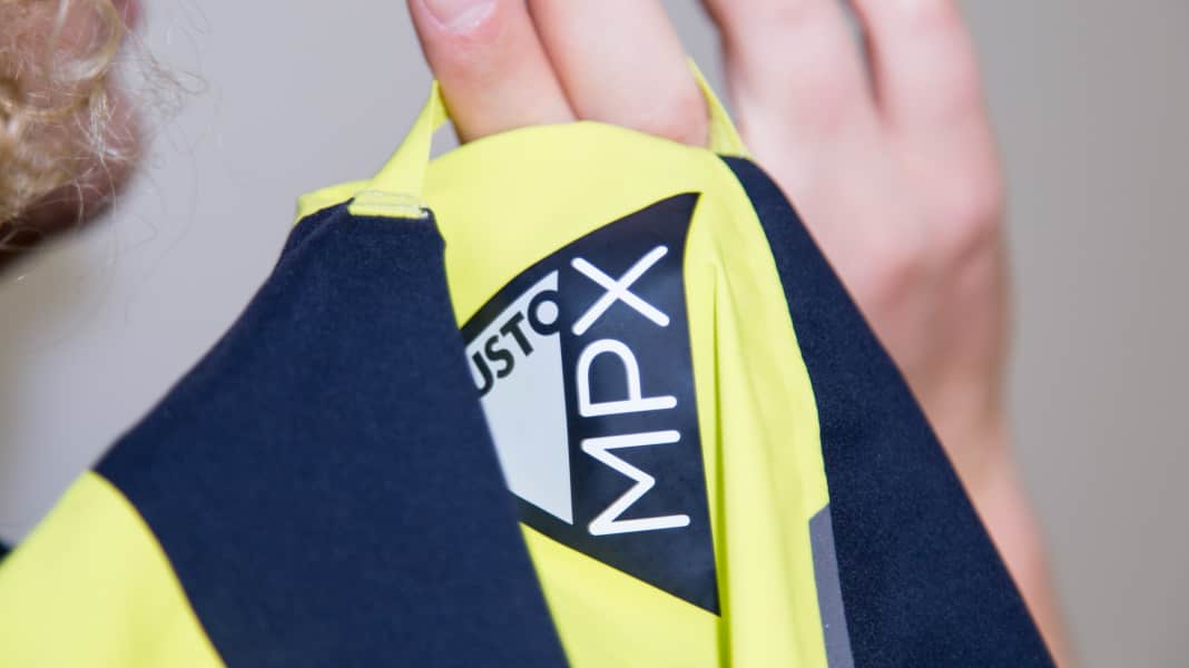 Lifehacks: So finden Jacken, Flaschen und Leinen ihren Platz unter Deck