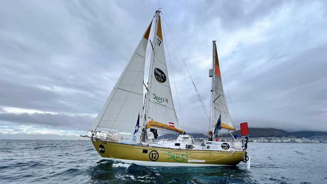 Golden Globe Race: emotional moments off Cape Town