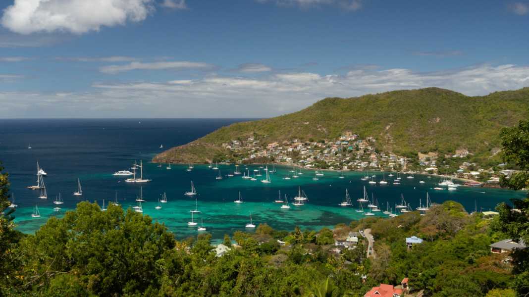 Sailing holidays on classic yachts in the Caribbean