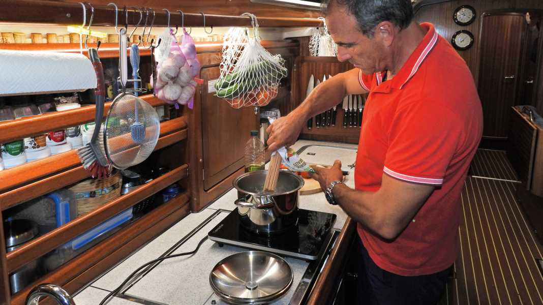 Statt Gas: Komfort aus der Steckdose - elektrisch kochen an Bord