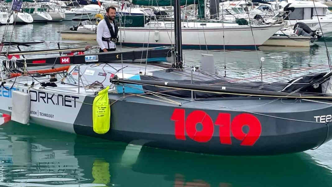 Pierre Le Roy dominiert Azoren-Regatta der Mini 6.50
