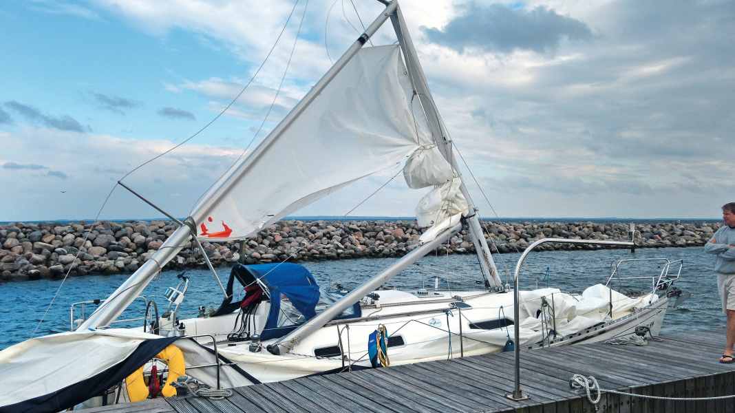 Insurance: Are torn sails or mast breakages covered by the policy?