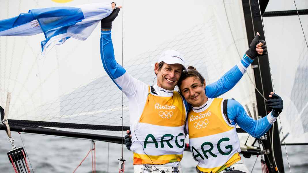 Les navigateurs olympiques sont des porte-drapeaux appréciés : douze olympiens de la voile ouvrent les Jeux pour leur pays